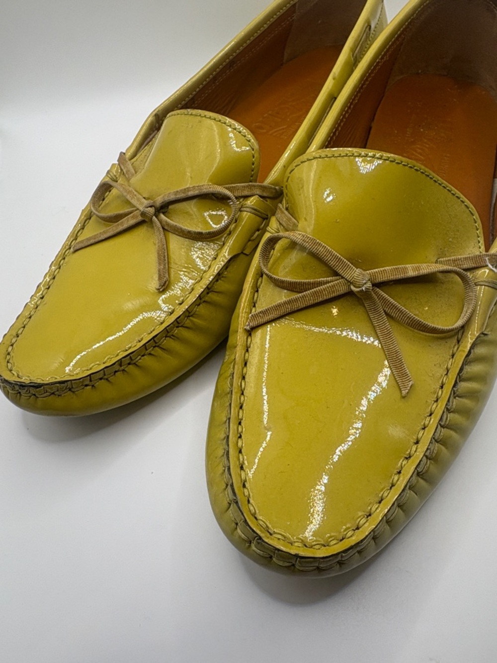 Salvatore Ferragamo Yellow Green Patent Leather Bow Tie Driving Loafers Size 8 - Picture 2 of 12